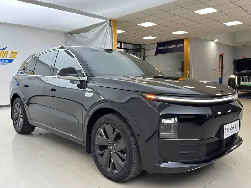 2025 Li Auto (Lixiang) L6 с пробегом 18 000 км