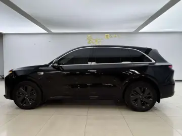 2025 Li Auto (Lixiang) L6 с пробегом 18 000 км