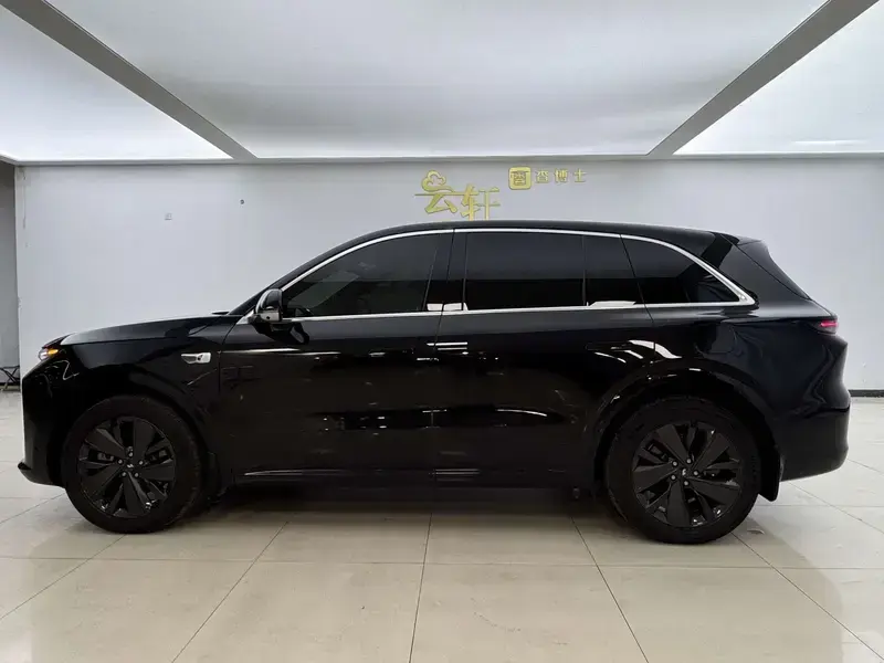 2025 Li Auto (Lixiang) L6 с пробегом 18 000 км