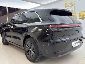 2025 Li Auto (Lixiang) L6 с пробегом 18 000 км