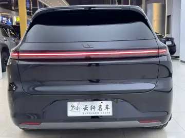 2025 Li Auto (Lixiang) L6 с пробегом 18 000 км