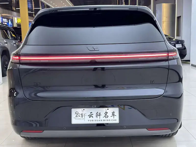 2025 Li Auto (Lixiang) L6 с пробегом 18 000 км