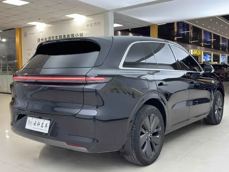 2025 Li Auto (Lixiang) L6 с пробегом 18 000 км