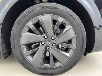 2025 Li Auto (Lixiang) L6 с пробегом 18 000 км