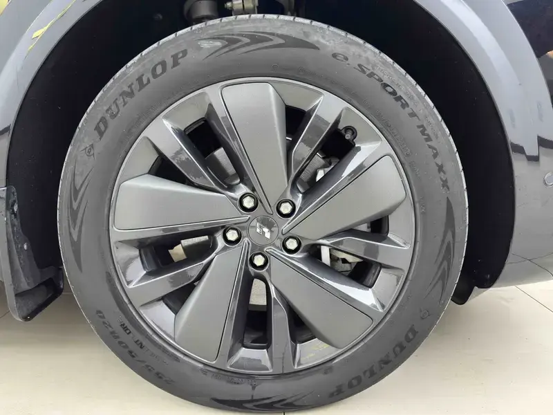 2025 Li Auto (Lixiang) L6 с пробегом 18 000 км