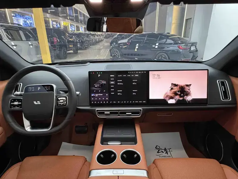 2025 Li Auto (Lixiang) L6 с пробегом 18 000 км