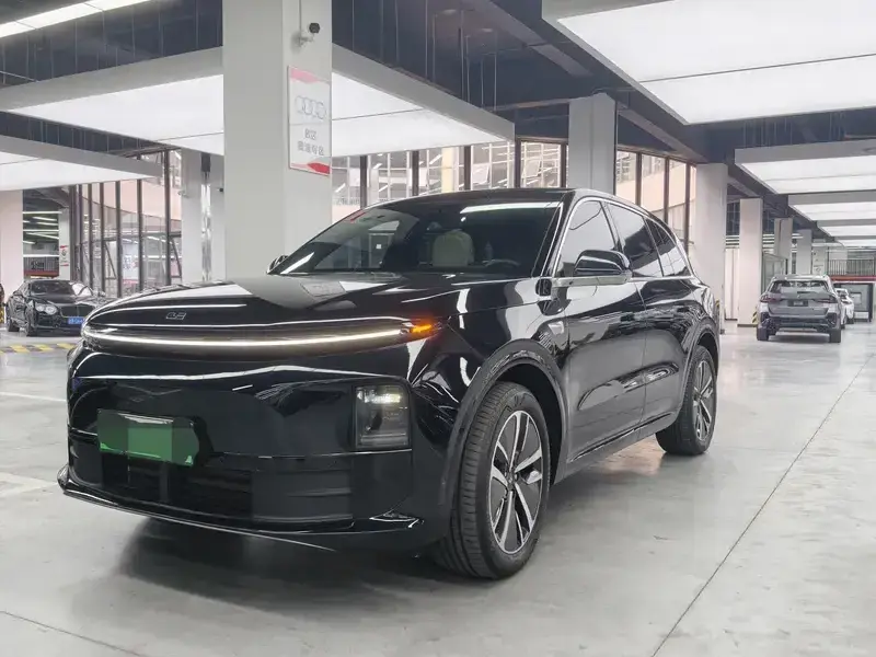 2024 Li Auto (Lixiang) L6 с пробегом 18 000 км