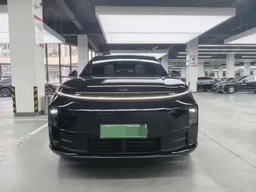 2024 Li Auto (Lixiang) L6 с пробегом 18 000 км