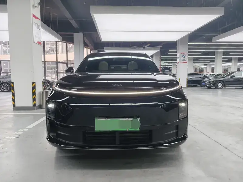 2024 Li Auto (Lixiang) L6 с пробегом 18 000 км