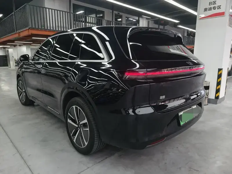 2024 Li Auto (Lixiang) L6 с пробегом 18 000 км
