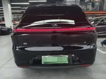 2024 Li Auto (Lixiang) L6 с пробегом 18 000 км
