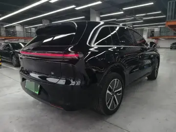 2024 Li Auto (Lixiang) L6 с пробегом 18 000 км