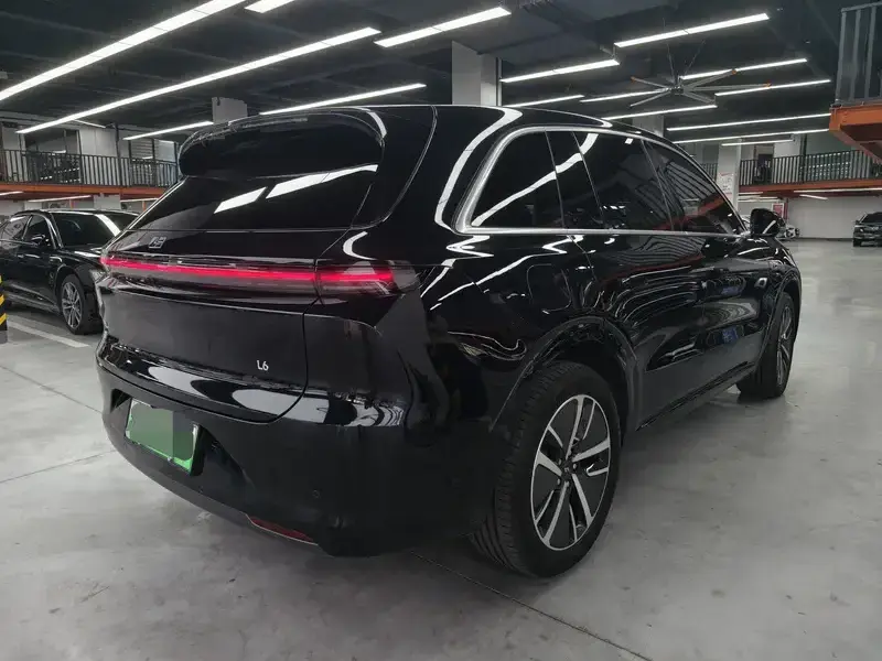 2024 Li Auto (Lixiang) L6 с пробегом 18 000 км