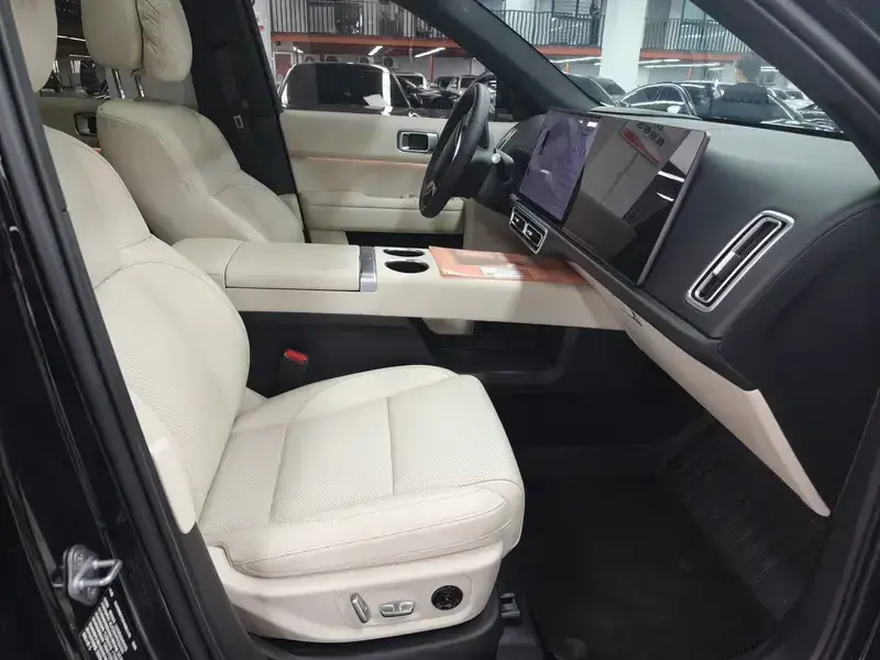 2024 Li Auto (Lixiang) L6 с пробегом 18 000 км