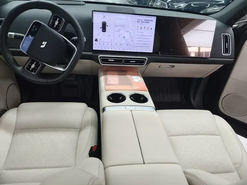 2024 Li Auto (Lixiang) L6 с пробегом 18 000 км
