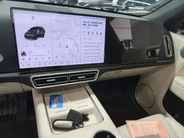 2024 Li Auto (Lixiang) L6 с пробегом 18 000 км