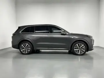 2024 Li Auto (Lixiang) L6 с пробегом 47 800 км