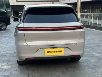 2025 Li Auto (Lixiang) L6 с пробегом 34 000 км