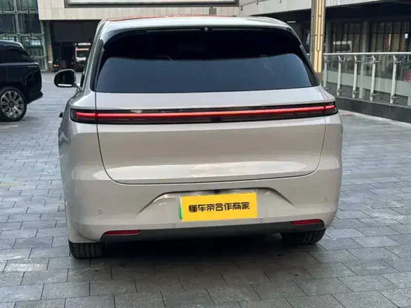 2025 Li Auto (Lixiang) L6 с пробегом 34 000 км