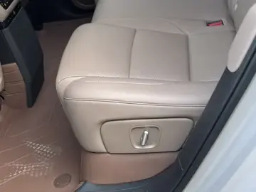 2025 Li Auto (Lixiang) L6 с пробегом 34 000 км