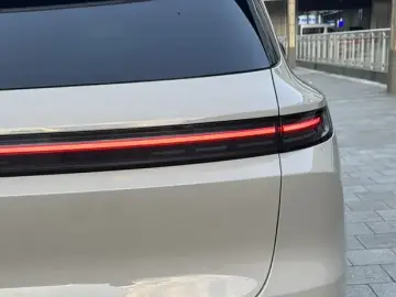 2025 Li Auto (Lixiang) L6 с пробегом 34 000 км