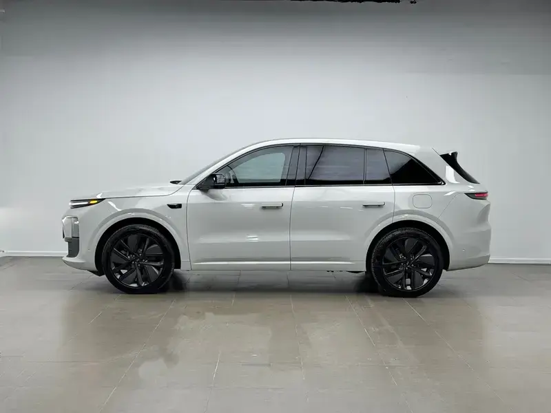 2024 Li Auto (Lixiang) L6 с пробегом 61 700 км