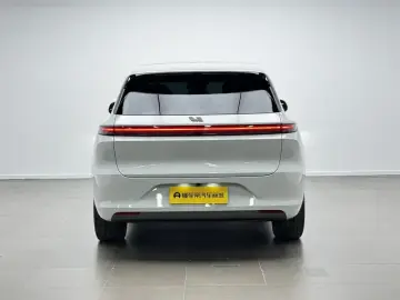 2024 Li Auto (Lixiang) L6 с пробегом 61 700 км