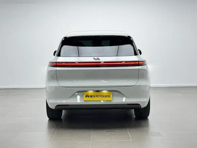 2024 Li Auto (Lixiang) L6 с пробегом 61 700 км