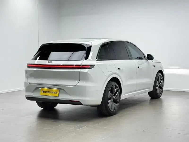 2024 Li Auto (Lixiang) L6 с пробегом 61 700 км