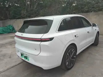 2025 Li Auto (Lixiang) L6 с пробегом 14 000 км