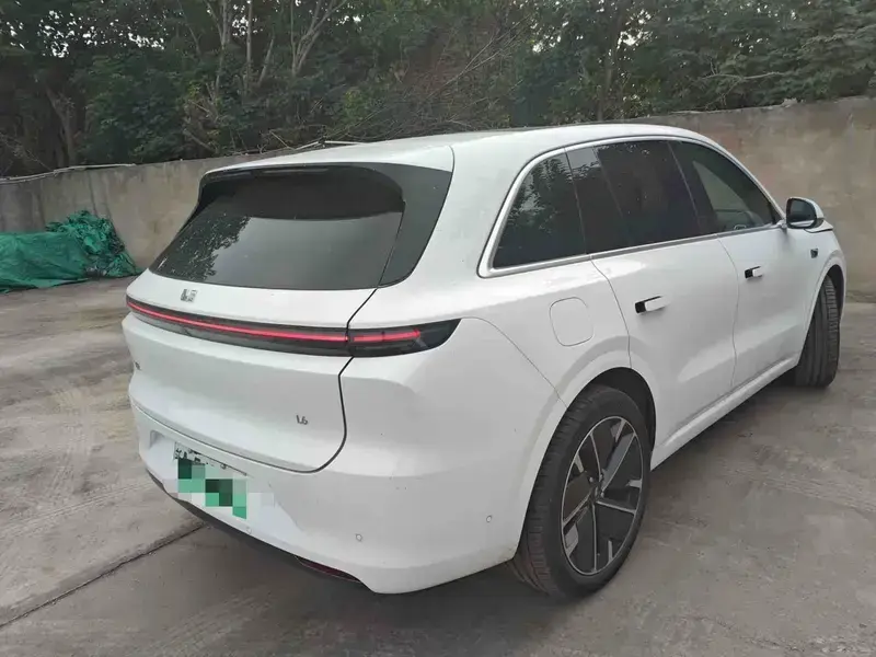 2025 Li Auto (Lixiang) L6 с пробегом 14 000 км
