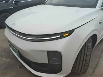 2025 Li Auto (Lixiang) L6 с пробегом 14 000 км