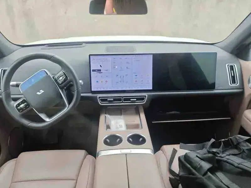 2025 Li Auto (Lixiang) L6 с пробегом 14 000 км