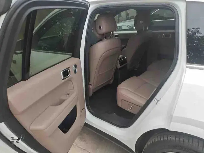 2025 Li Auto (Lixiang) L6 с пробегом 14 000 км