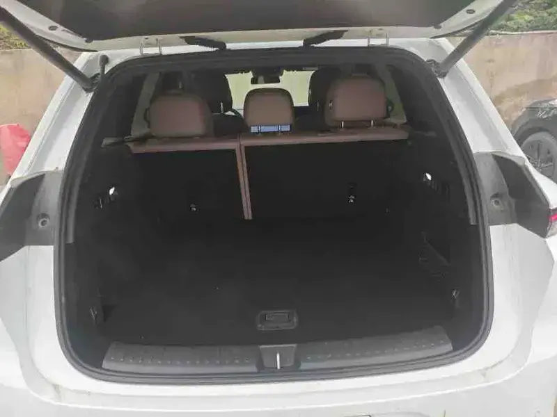 2025 Li Auto (Lixiang) L6 с пробегом 14 000 км