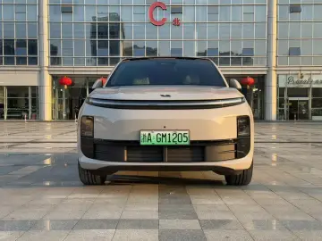 2024 Li Auto (Lixiang) L6 с пробегом 18 000 км