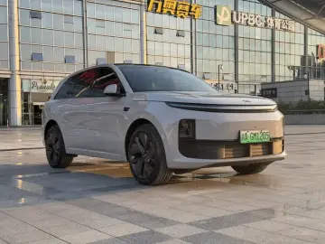 2024 Li Auto (Lixiang) L6 с пробегом 18 000 км