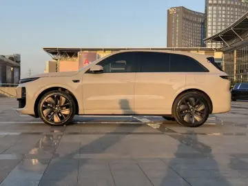 2024 Li Auto (Lixiang) L6 с пробегом 18 000 км
