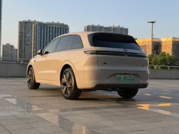 2024 Li Auto (Lixiang) L6 с пробегом 18 000 км