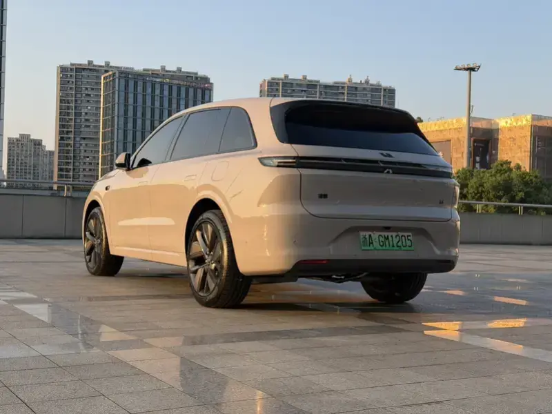 2024 Li Auto (Lixiang) L6 с пробегом 18 000 км