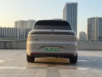 2024 Li Auto (Lixiang) L6 с пробегом 18 000 км