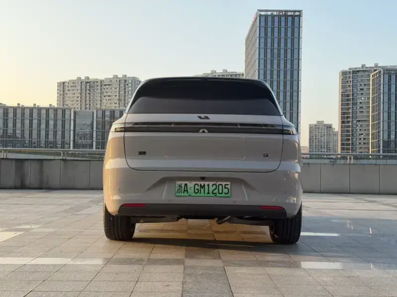 2024 Li Auto (Lixiang) L6 с пробегом 18 000 км
