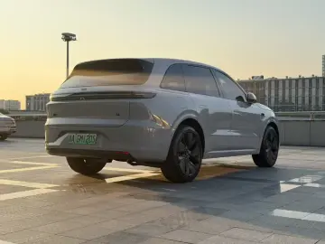 2024 Li Auto (Lixiang) L6 с пробегом 18 000 км