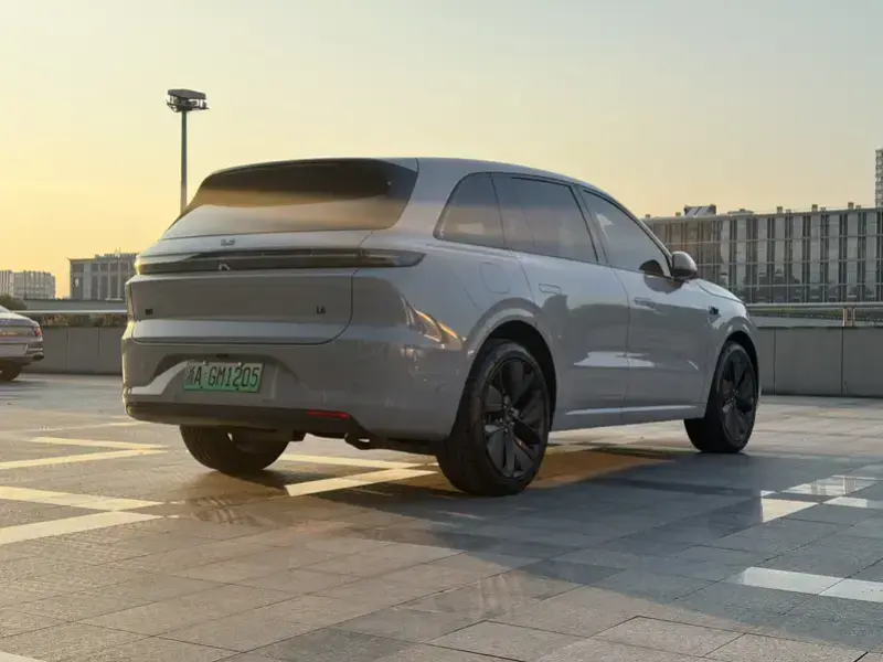 2024 Li Auto (Lixiang) L6 с пробегом 18 000 км