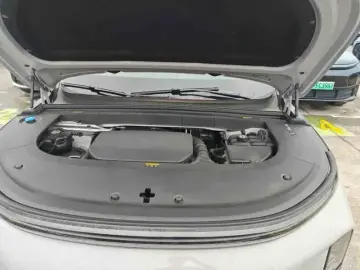 2025 Li Auto (Lixiang) L6 с пробегом 19 000 км