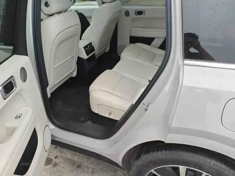 2025 Li Auto (Lixiang) L6 с пробегом 19 000 км
