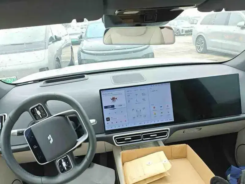 2025 Li Auto (Lixiang) L6 с пробегом 19 000 км