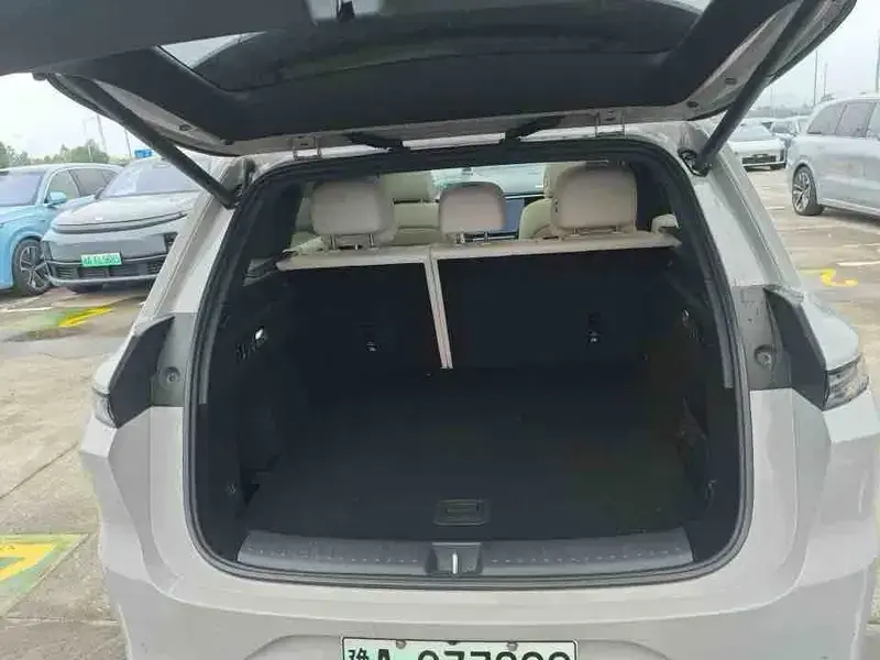 2025 Li Auto (Lixiang) L6 с пробегом 19 000 км