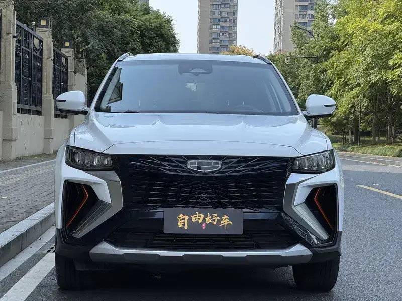 2022 Geely Atlas Pro с пробегом 25 000 км