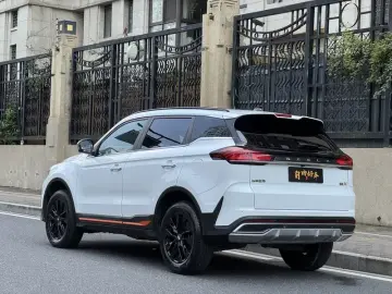 2022 Geely Atlas Pro с пробегом 25 000 км